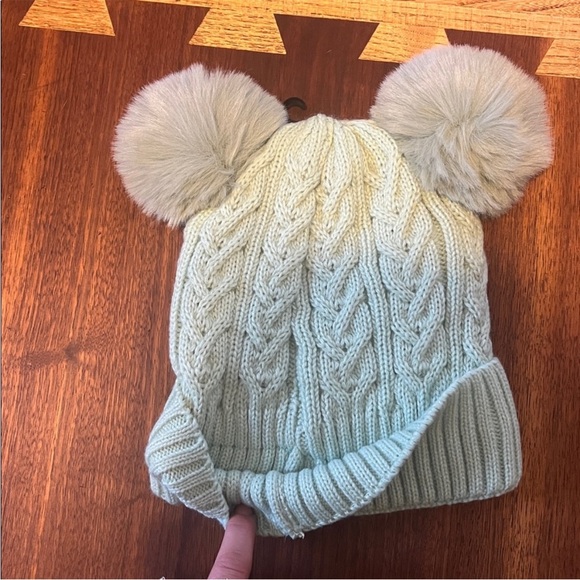 UGG Women’s Winter Hat - Picture 5 of 5